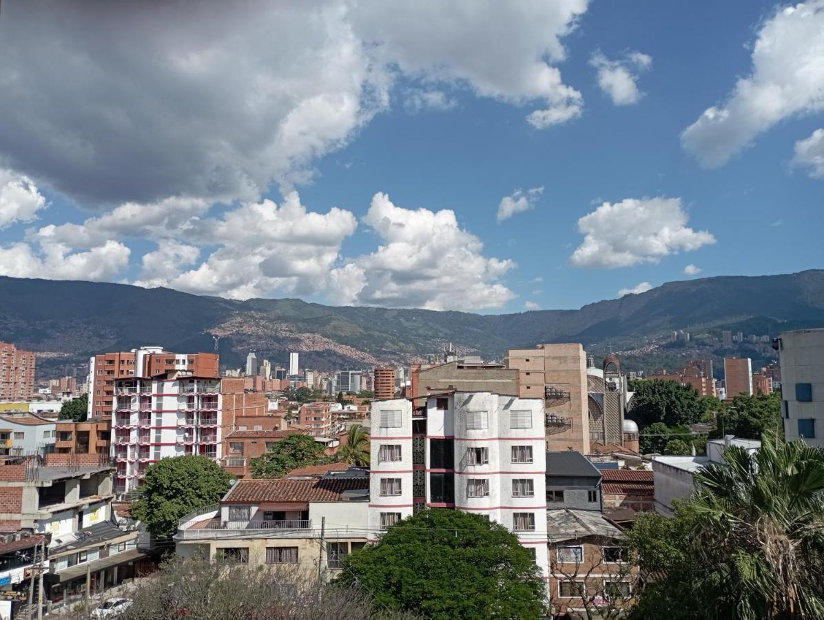 Beautiful & Comfortable Apartment In Laureles Medellin Exterior photo